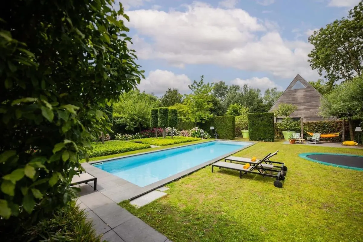 Semesterbostad Fabulous 4 Bedroom Villa Eindhoven - Ks10