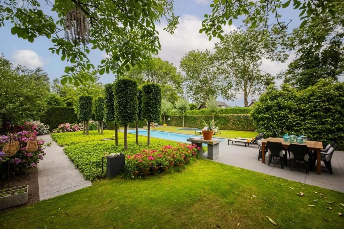 Fabulous 4 Bedroom Villa Eindhoven - Ks10 0*,  Nederländerna