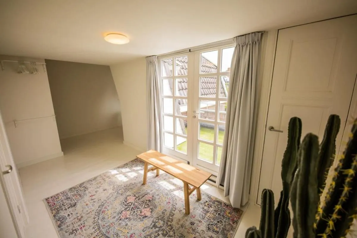 Semesterbostad Fabulous 4 Bedroom Villa Eindhoven - Ks10